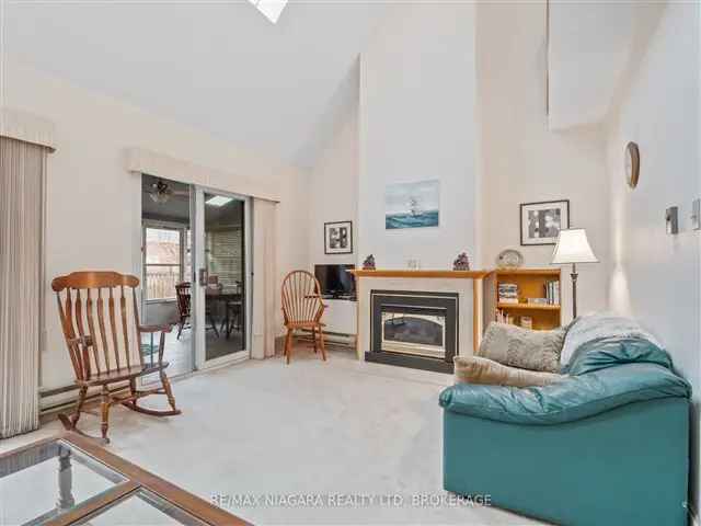 Crystal Beach Townhome: 3BR, Beach Access, Sunroom