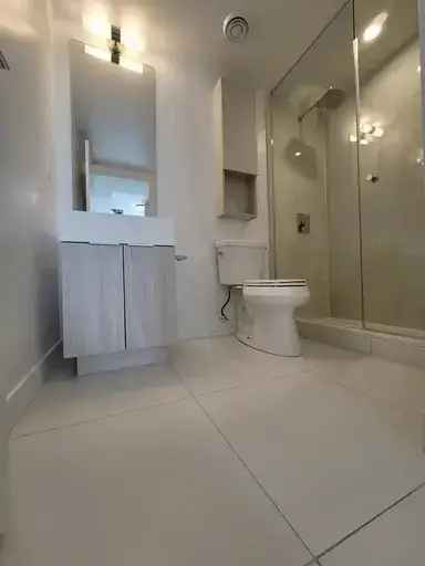 2 Bed 2 Bath Condo Toronto Top Floor Parking Locker Balcony