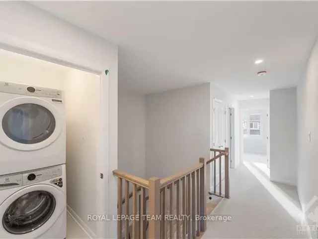 Townhouse For Sale in 702, Fairline Row, Ottawa, Ontario