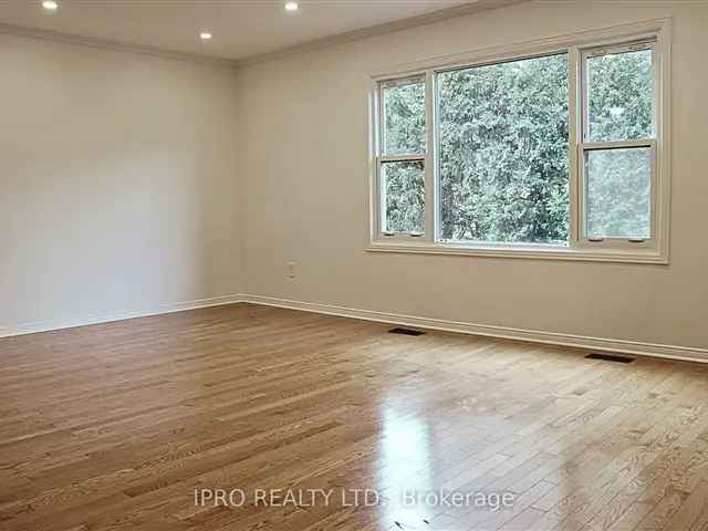 Bayview Village 3 Bedroom Townhome - Spacious Corner Unit