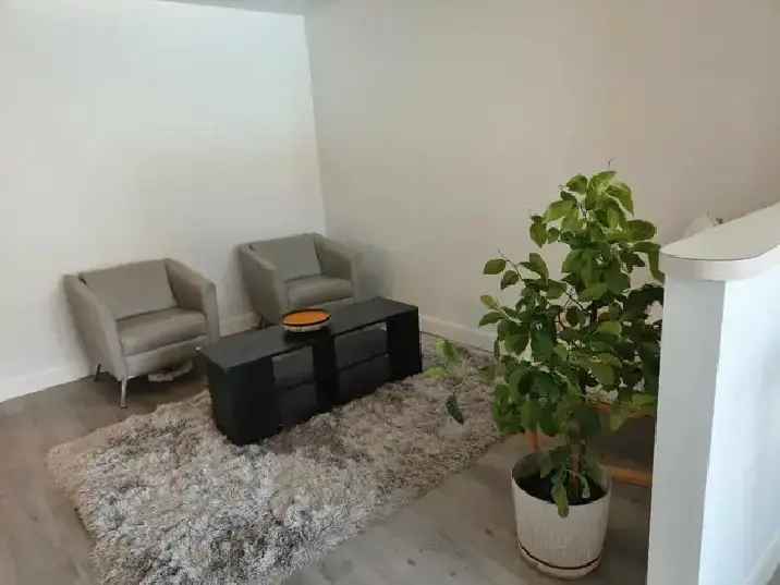 5 1/2 Ville Emard Apartment Near Jolicoeur Metro