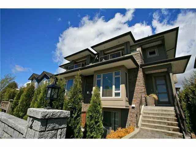 Spacious Central Lonsdale Home 4 Bed 35 Bath R2993152