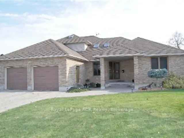 Executive Home with Pool and Hot Tub