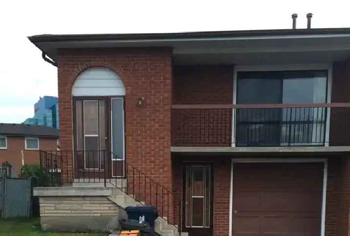 3 Bedroom House Near DVP 401 and Don Mills Subway