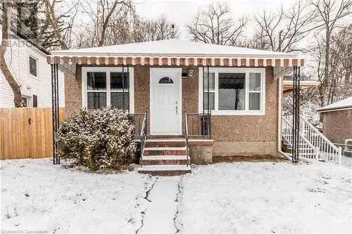 Stunning 2-Bedroom Bungalow For Sale in Cambridge