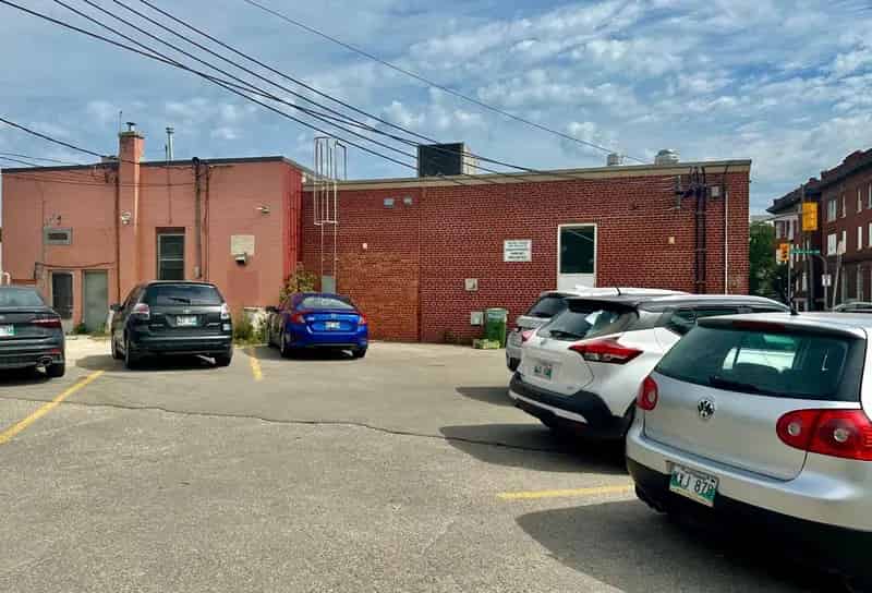 South Osborne Mix-Use Building for Lease