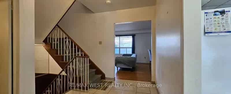 Rent Large Semi Detached House Near Eglington with 3 Bedrooms
