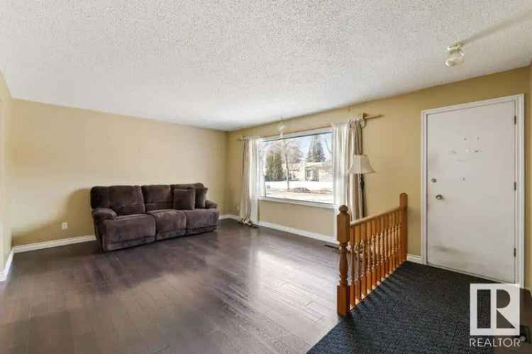 Bungalow for Sale in Lacombe Park, St. Albert with Spacious Yard