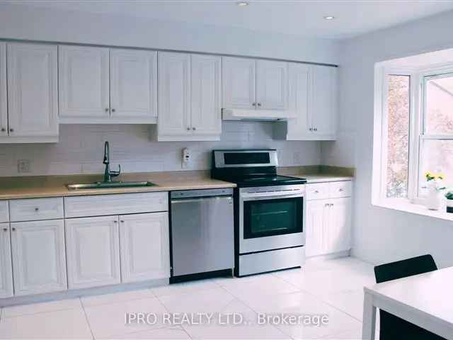 Bayview Village 3-Bedroom Townhome - Spacious Corner Unit