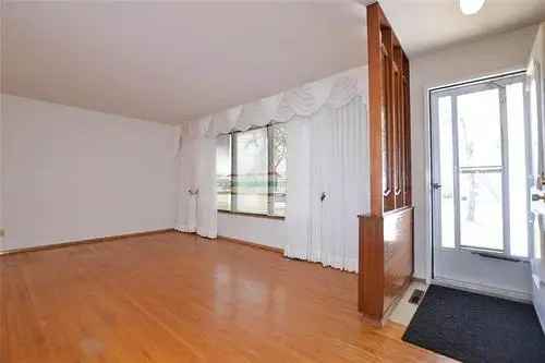 1120 Sq Ft Bungalow in Crestview Winnipeg For Sale