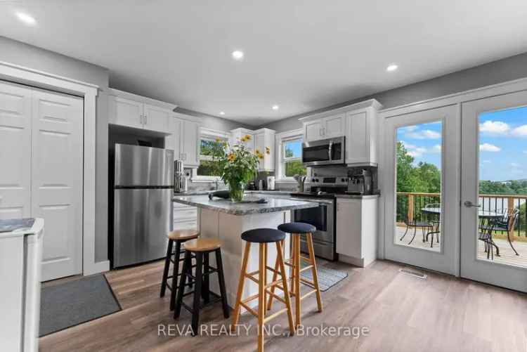 Lakeside Waterfront Home in Barrys Bay