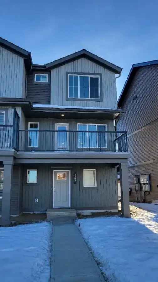 Rent Townhouse in Rosenthal West Edmonton with Modern Features