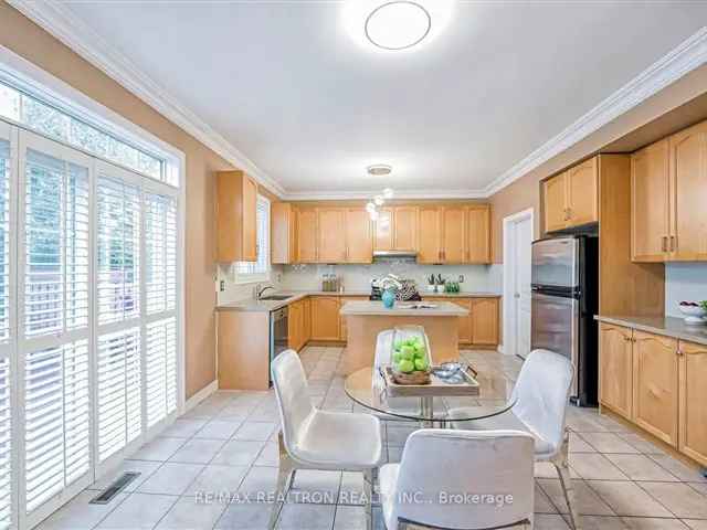 Luxury Detached Home in Oak Ridges