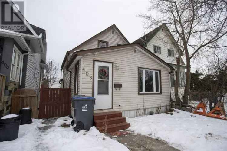 1.5 Storey McKellar Park Home 3 Bedrooms 1.5 Baths Detached Garage