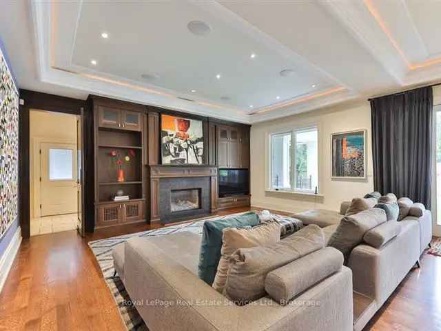 House For Sale in Oakville, Ontario