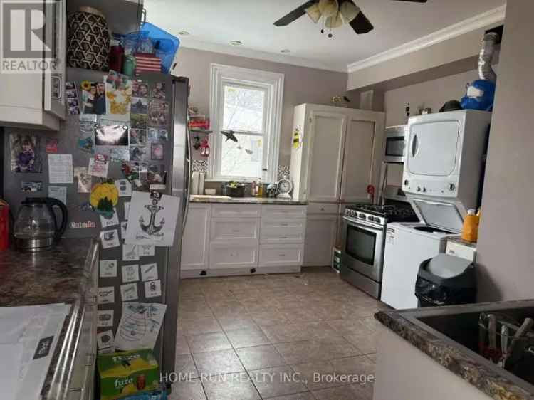 3 Bedroom Detached House Near Downtown - Duplex Potential