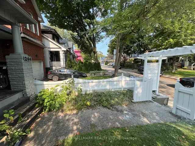 Leslieville 3-Unit Rental Home Excellent Investment