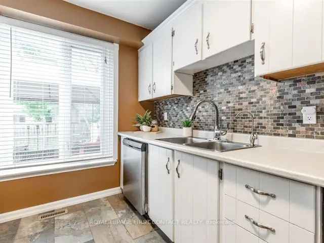 3 1 Bedroom Semi Detached Home Near Highway 400