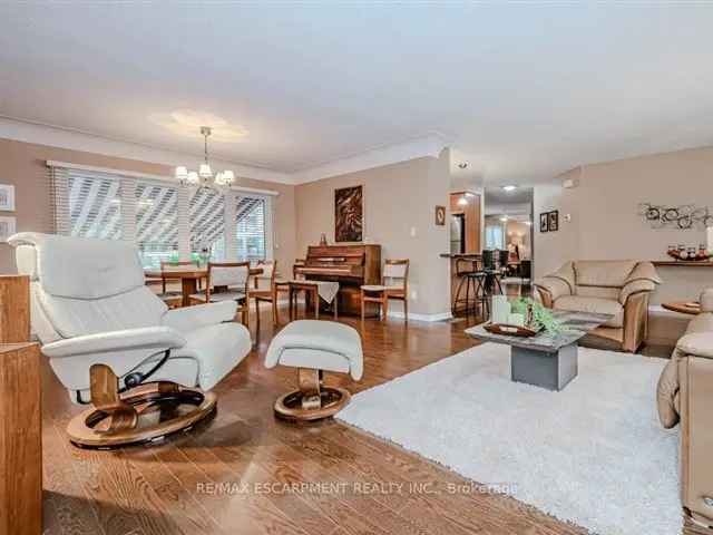 House For Sale in 957, Sanford Drive, Burlington, Ontario