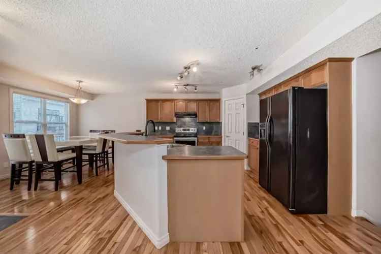 House For Sale in Calgary, Alberta