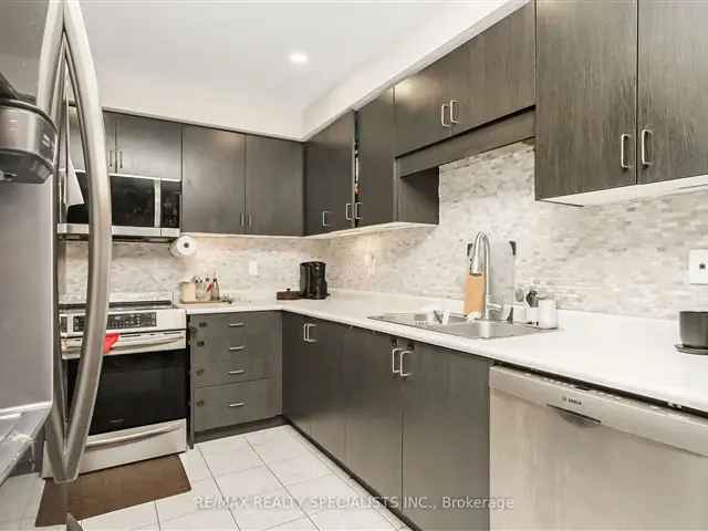 Milton Townhouse: 3 Bed 3 Bath Open Concept Home