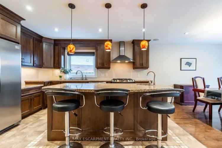 Luxury Family Home in West Waterdown 3000 sq ft