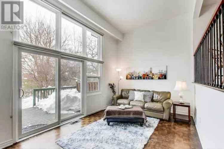Spacious Townhouse near Bridlewood Mall and Ravine