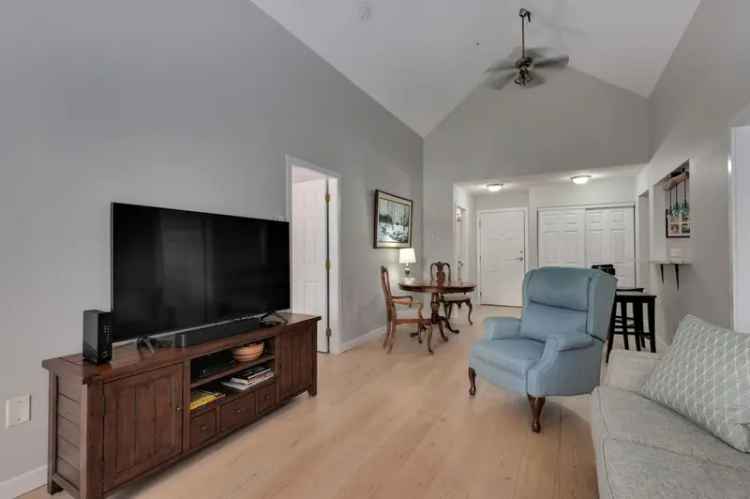 Condo For Sale in Delta, British Columbia