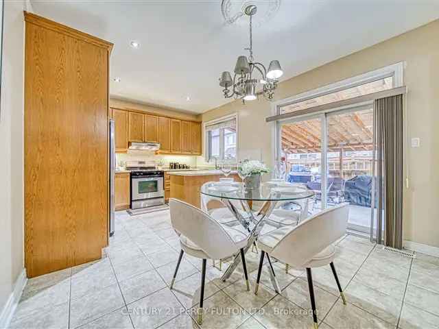 4+1 Bedroom Family Home in Brampton