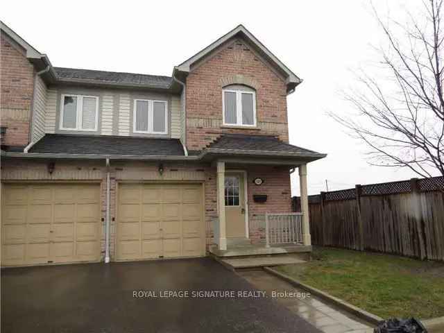 Streetsville Townhome 3 Beds 2.5 Baths Near GO Station