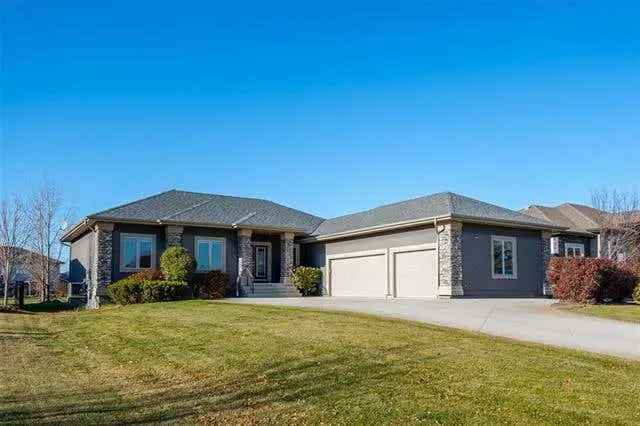 Custom Built Family Home 3 Bed 2 Bath Finished Basement