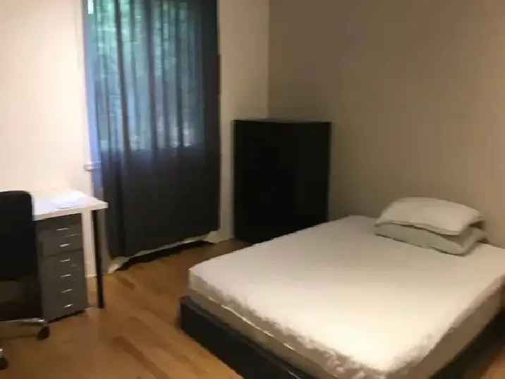 Furnished Room Near HEC Montreal and St Justine Hospital