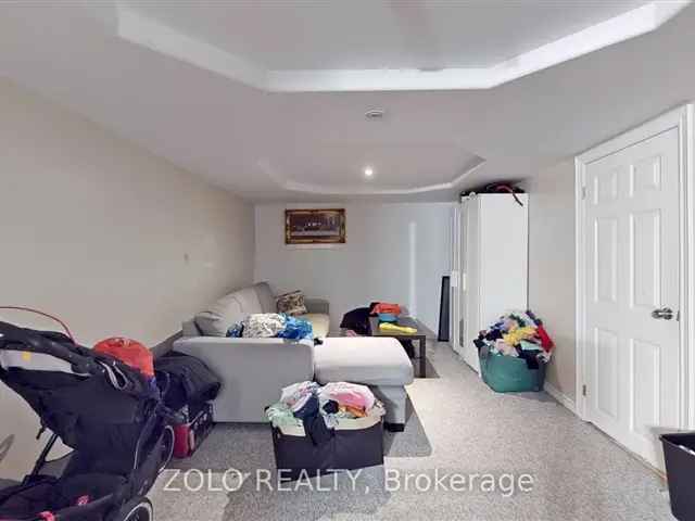 Townhouse For Sale in Hamilton, Ontario