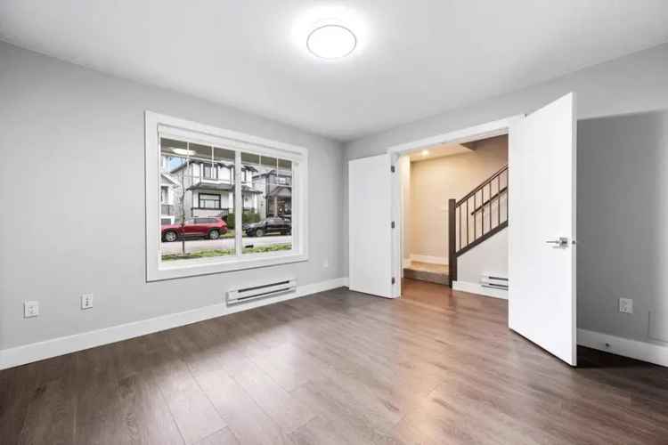 Townhouse For Sale in Surrey, British Columbia