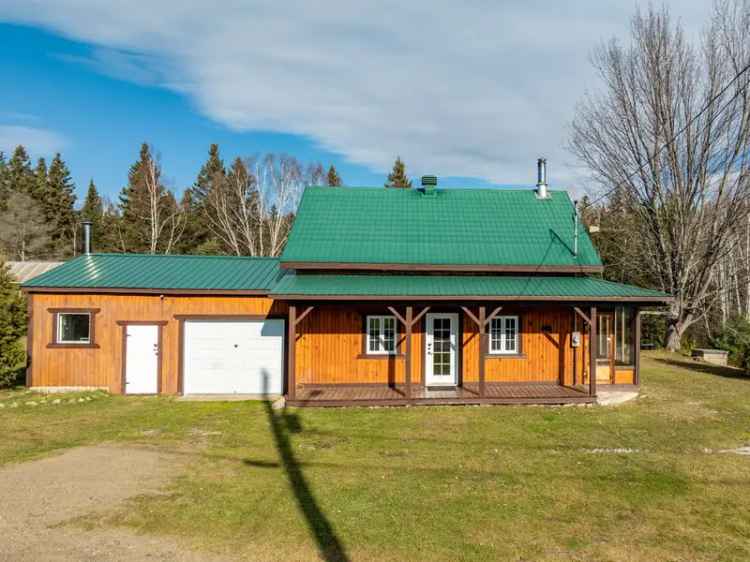 One-and-a-half-storey house for sale, 114, Ch. du Lac-du-Pied-des-Monts, Saint-Aimé-des-Lacs - Proprio Direct