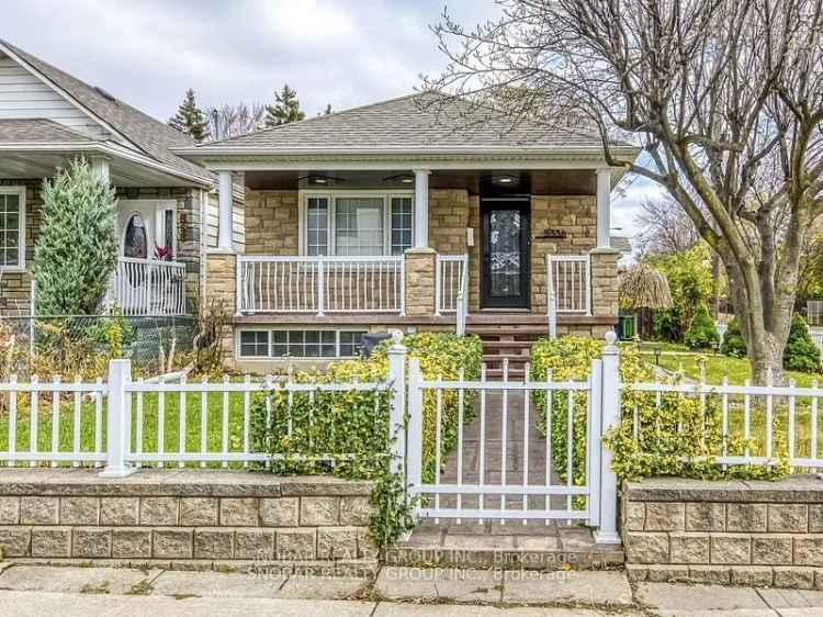 House For Sale in Toronto, Ontario