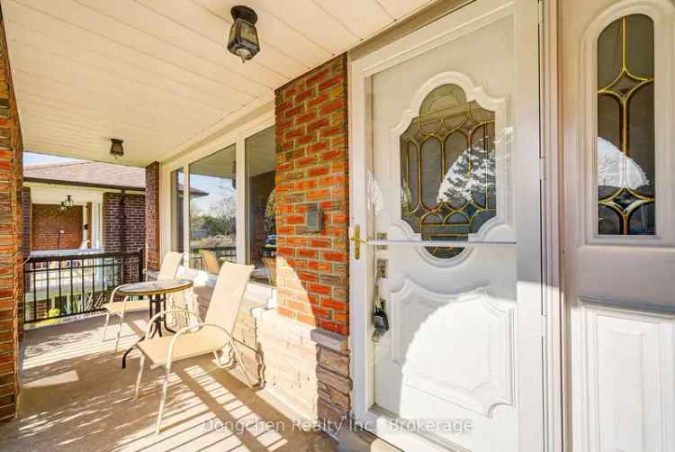 Big Detached Backsplit 5 Level House in Desirable Area