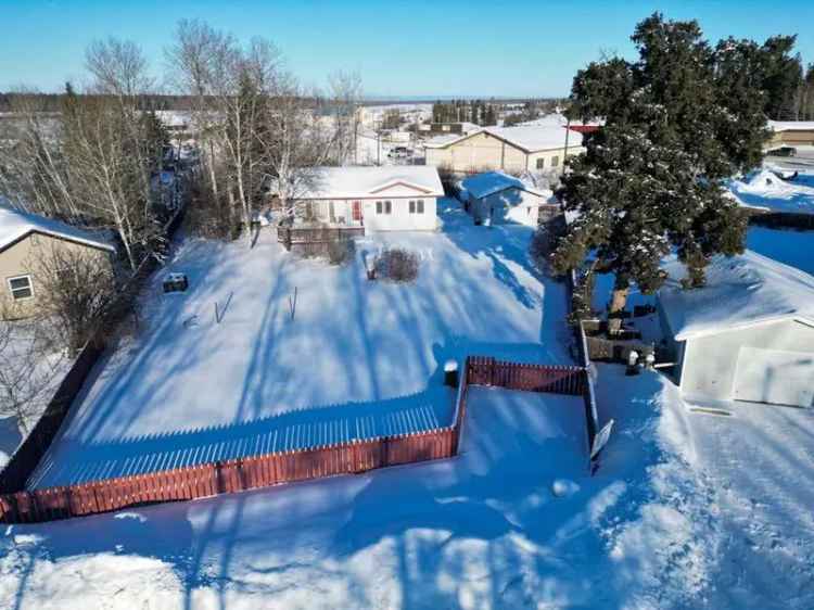 Fort Vermilion Bungalow - 3+2 Bedrooms, Massive Lot, Peace River Views