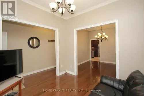 3-Bedroom Townhouse in South Riverdale - Renovated