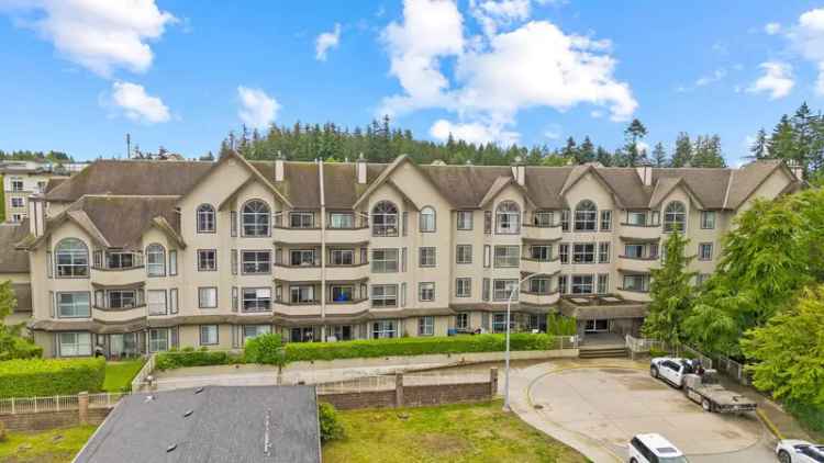 A $599,000.00 Apartment/Condo with 2 bedrooms in Mid Meadows, Pitt Meadows