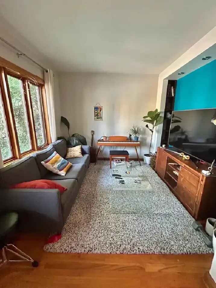 Condo Metro Assomption / Tout meublé/ Fully Furnished