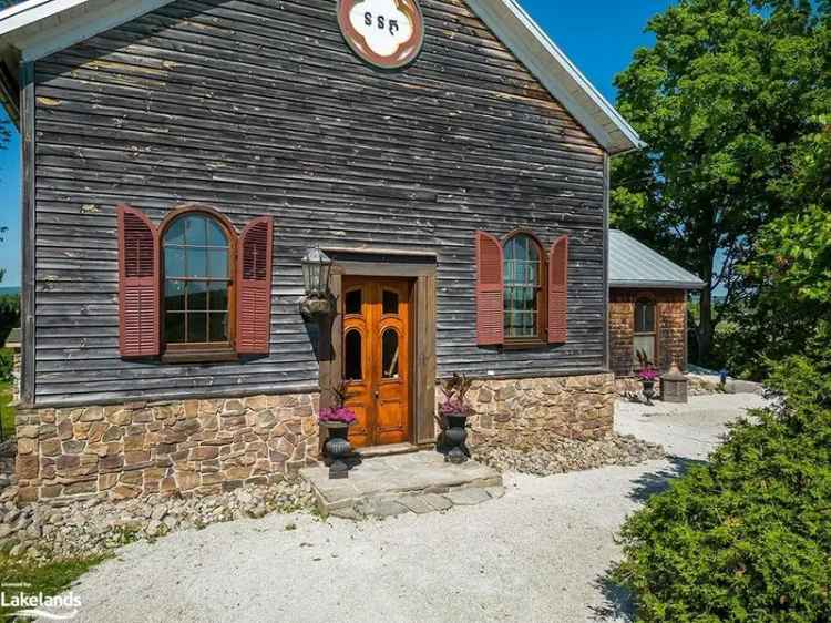 This Renovated Schoolhouse in the Blue Mountains Gets an A+ for Charm