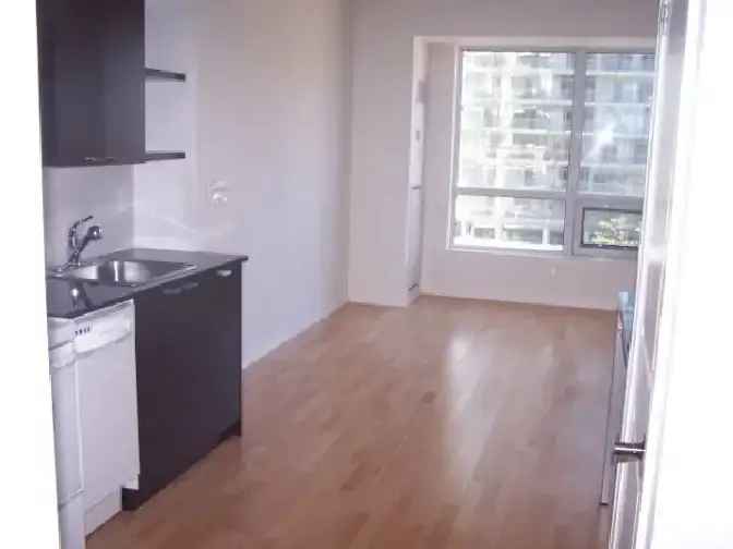 Bachelor Condo at Yonge & Hayden. (Toronto) M4Y3C3