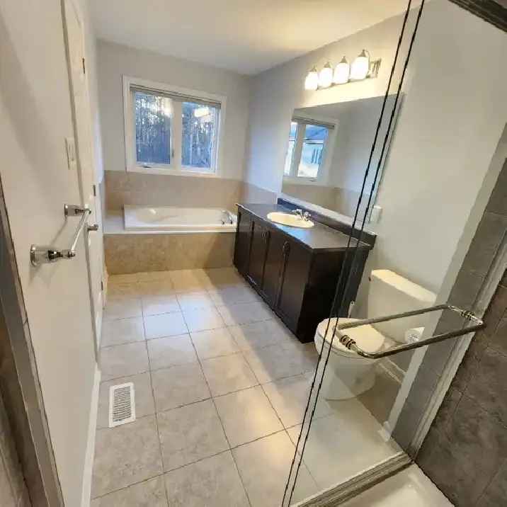 $1100 - Stittsville - Master Room for Rent