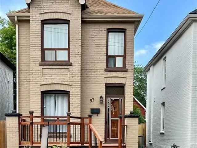 House For Sale in Hamilton, Ontario