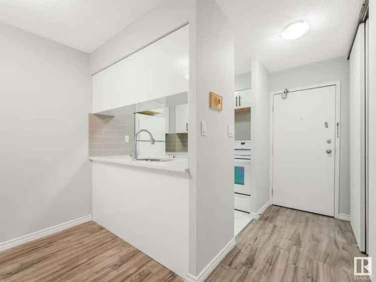 MaxWell Polaris Renovated Condo Near Downtown