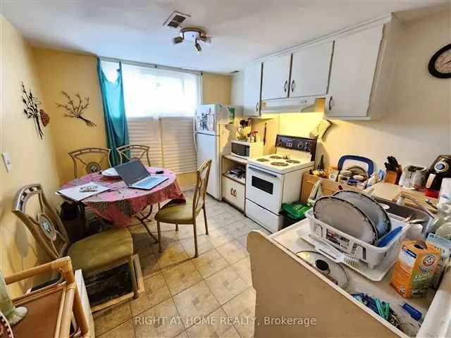 Kingston Bungalow Near Queen's Campus 3 2 Beds Baths 2 Kitchens