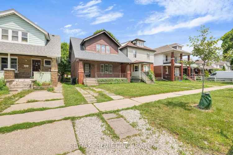 House For Sale in Windsor, Ontario