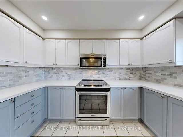 Townhouse For Sale in Clarington, Ontario