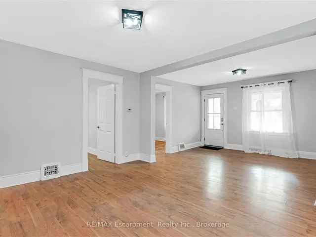 House For Sale in 253, Russell Avenue, St. Catharines, Ontario